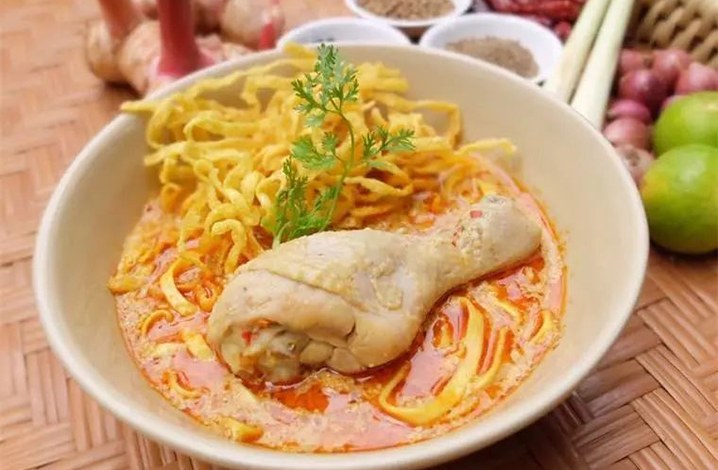一碗泰北咖喱金面 khao soi